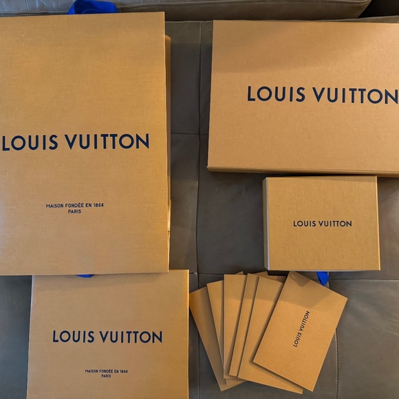 Lot of EMPTY Louis Vuitton boxes, envelopes, bags - Picture 1 of 6